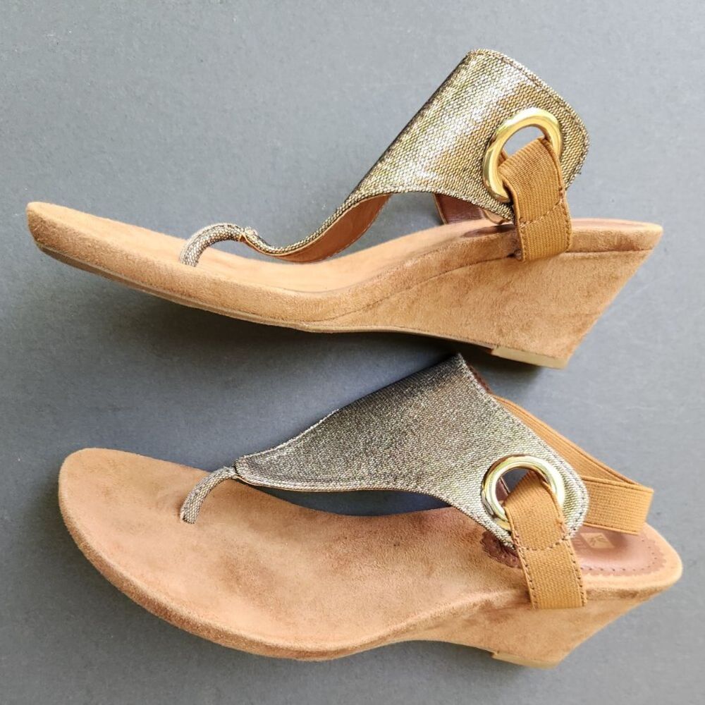 White Mountain Sandals Women’s 9M Aida Gold Glitter Faux Suede Wedge Thong Shoe
